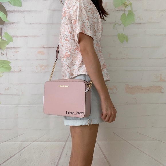 Michael Kors Jet Set Item Large EW Crossbody - Picture 2 of 11